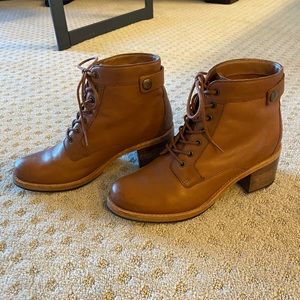 Clark’s Clarkdale Boots - great condition!